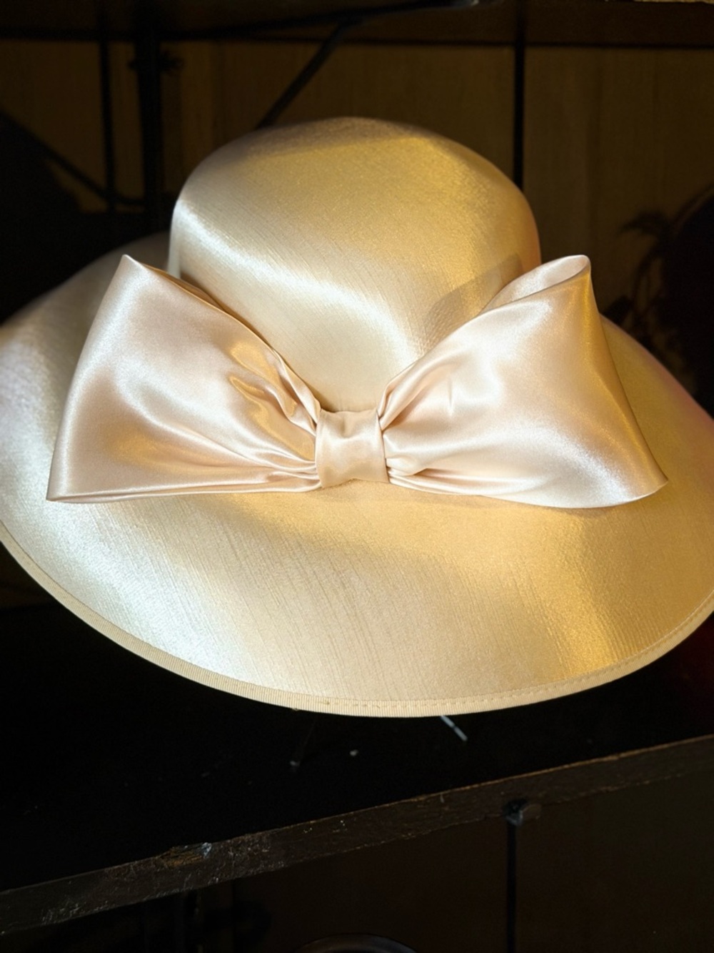 Elegant Women's Wide-Brim Bow Hat - Champagne Satin